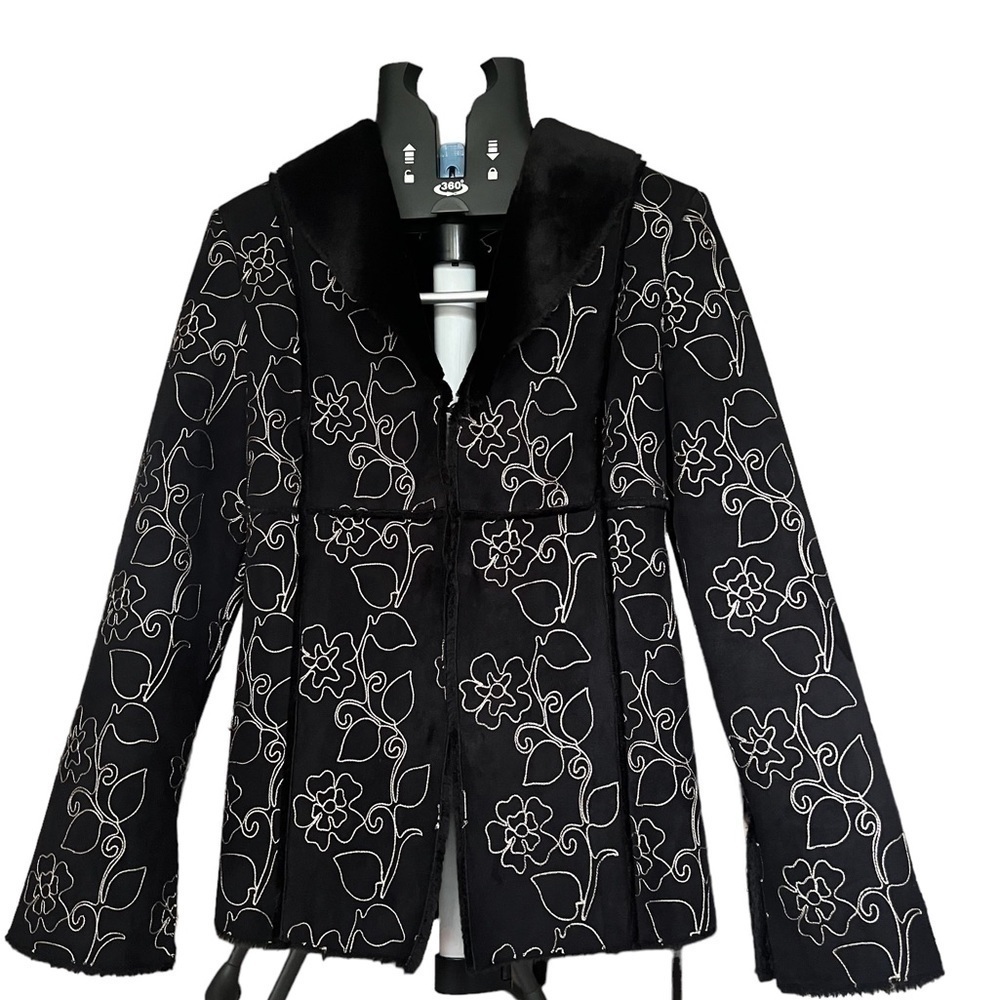 Prague Women's Faux Suede Fur Jacket Penny Lane Pea
Coat Sz S Black Embroidered